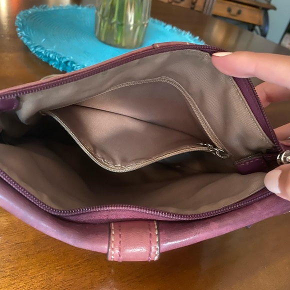 Authentic leather Coach crossbody - Picture 3 of 3